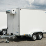 Remorque porte-voitures frigorifique AZKF 2730/155 avec WMK-4G, PTAC 2 700 kg, surface de chargement 2,44 x 1,45 m, hauteur intérieure 2 000 mm (rail d'arrimage inclus)