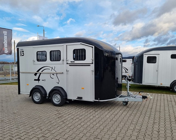 476576_8cf65566d4cd4757953e33ba7c8412edmv2.jpg Remorque Cheval Liberté Maxi 3 avec Rampe Latérale et Sellerie – Image 1