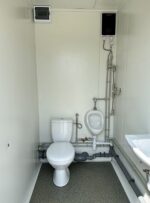 Conteneur Sanitaire 3 Cabines : WC, Urinoir + Chaudière, Douche – Image 2