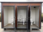 Container Sanitaire Pavillon WC avec Triple Cabine – Image 6