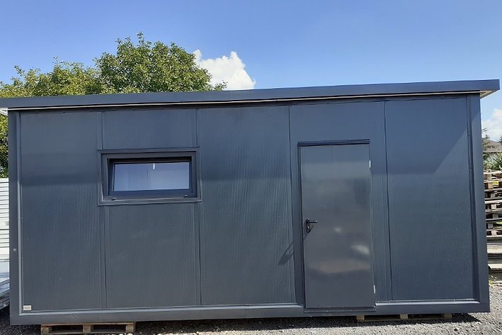 52aa76_4a168d02f5674791a36ff167a71317dfmv2.jpg Container 6x2,5 sanitaire WC + douche + WC – Image 1