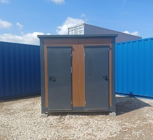 52aa76_6769c6d64fa34ff286d61771dd979ec5mv2.jpg Double Conteneur Sanitaire 2 WC/WC + Urinoir – Image 1