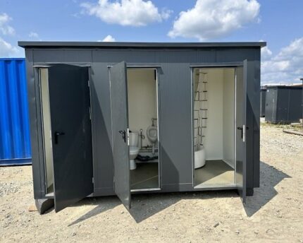 Conteneur Sanitaire 3 Cabines : WC, Urinoir + Chaudière, Douche