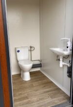 Container Sanitaire Pavillon WC avec Triple Cabine – Image 10