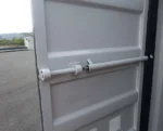 Conteneur 15 pied avec installation électrique,grilles d'aération et verrou clef – Image 9
