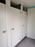 Remorque Sanitaire double 5 WC 3 Urinoirs 6×2,40 mètres – Image 2