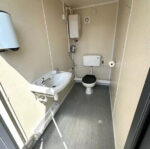 Bloc sanitaire portable 6×2,4 m – 5 compartiments indépendants – Image 6