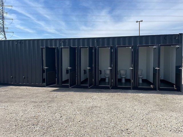 dab923_da97c46c117544ddb884a9cc437f5704mv2.jpg conteneur Toilettes divisé de 40 pieds – Image 1